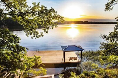 Lake T Retreat - Sunset - Pool - Putting Green!