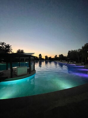 2 piscines extérieures