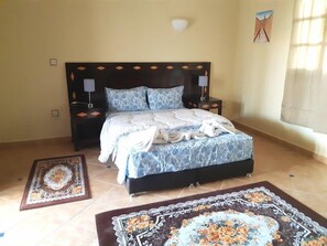 ตู้นิรภัยในห้องพัก, เตารีด/โต๊ะรีดผ้า, Wi-Fi ฟรี