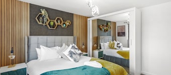 Luxury House in Bristol with Hot Tub - Sleeps 10