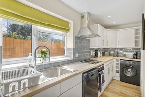 Réfrigérateur, micro-ondes, four, grille-pain