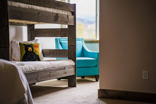 3 bedrooms, iron/ironing board, travel crib, free WiFi