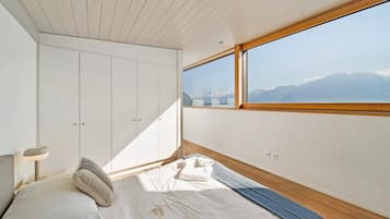 5 Schlafzimmer, Schreibtisch, Bügeleisen/Bügelbrett, WLAN