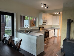 Fridge, microwave, oven, stovetop - 2 bedroom Oceanfront  - Billing spit (Sooke)