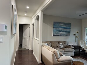 Smart TV - 2 bedroom Oceanfront  - Billing spit (Sooke)