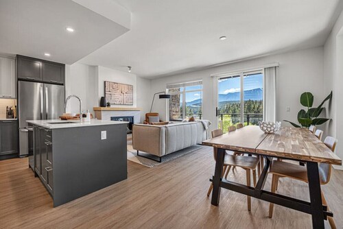 Nordic Nouveau | Hot Tub | Unmatched Lake Views