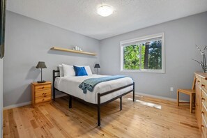 4 Schlafzimmer, Schreibtisch, Bügeleisen/Bügelbrett, kostenloses WLAN