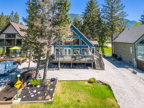 Conifer Cottage | Hot Tub | Peaceful | Foosball