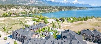Tranquil Waterside | Pool & Hot Tub | Renovated