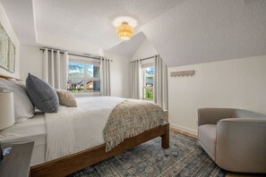3 habitaciones, tabla de planchar con plancha y cuna de viaje 