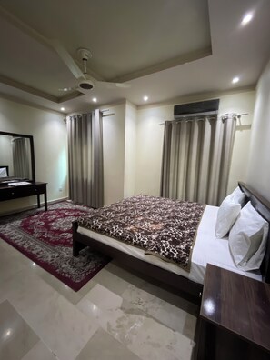 Family Apartment | Hypo-allergenic bedding, memory foam beds, soundproofing, free WiFi - HOTEL LE MERIDIEN (Islamabad)