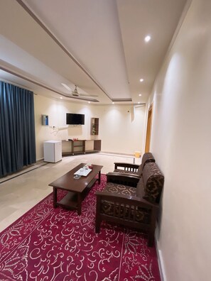 LED TV - HOTEL LE MERIDIEN (Islamabad)