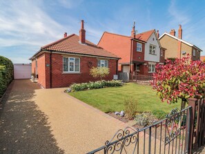 Cottage | Property grounds - Field Cottage (York)