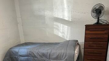 5 bedrooms, desk, free WiFi, bed sheets