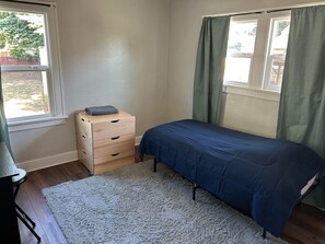 5 bedrooms, desk, free WiFi, bed sheets