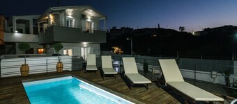 ---アミラマーレ--海近くの家、プール付き