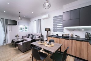 En 32-tommers smart-TV med digitale kanaler samt TV