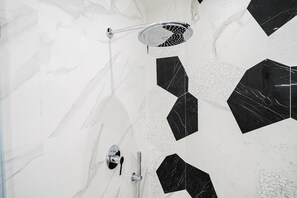 Shower, jetted tub, hair dryer, bidet - Exclusive Villa Amuri, Private Pool, Taormina Centrum (Taormina)