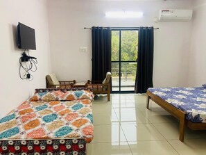 3 bedrooms, bed sheets - The MoonStay Ac Rooms (Kevadia)