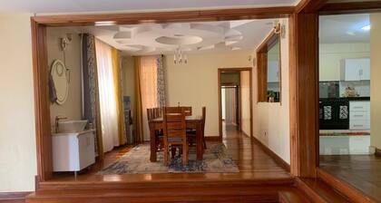 Holiday Inn, children and pets friendly: 5min to Two Rivers Mall and UNEP.