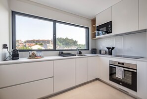 Fridge, microwave, oven, dishwasher - Nomads Lux - 2BDR Parking Flores Porto (Porto)