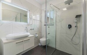 Shower - Holiday home with large garden and pool (Poreč)