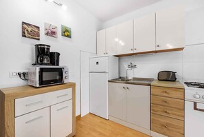 Fridge, microwave, stovetop, coffee/tea maker