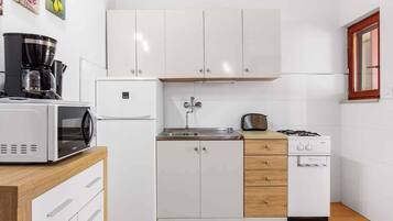 Fridge, microwave, stovetop, coffee/tea maker