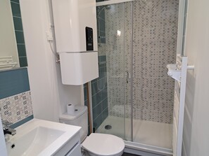 Towels, toilet paper