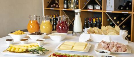 Free daily buffet breakfast