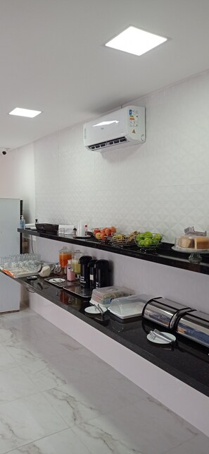 Free daily local cuisine breakfast - Hotel Arco-Íris  (Itapipoca)