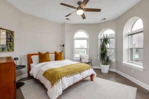 3 chambres, bureau, fer et planche à repasser, accès au Wi-Fi (inclus)