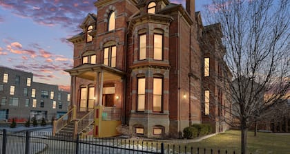 The Lumber Baron's Downtown Mansion 3BR/2.5BA Top Floor Penthouse