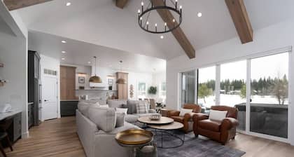 Stunning Mountain Modern Retreat