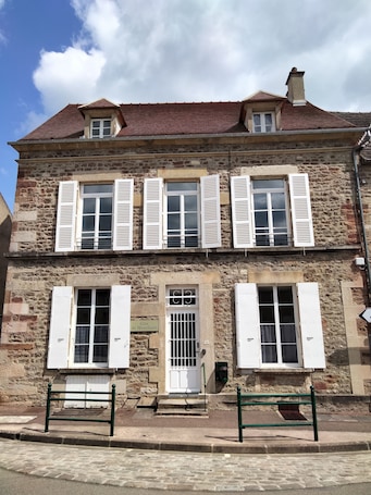 Exterior. Gîte de Groupes de 2 à 12 Personnes