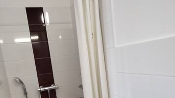 Een douche, een haardroger