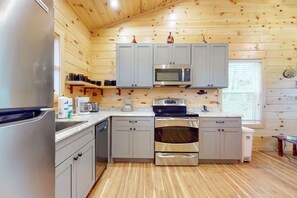 Fridge, microwave, oven, stovetop - A cozy cabin inside Pigeon Forge & Gatlinburg with a hot tub, fireplace, & games (Sevierville)