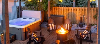 Mitten Flats #5 - 1 Block to the beach! Hot Tub!