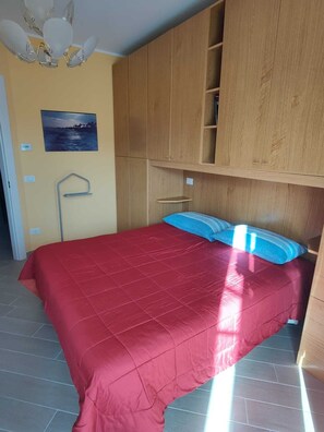 2 bedrooms, desk, iron/ironing board, free WiFi