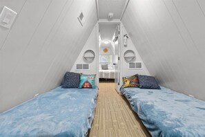3 slaapkamers, een strijkplank/strijkijzer, gratis wifi, beddengoed