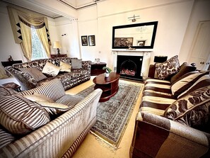 Smart-TV, peis, videospill og bordtennis