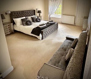 5 bedrooms, iron/ironing board, travel crib, free WiFi - Wing of prestigious Scottish Georgian Mansion House (Stonehaven)