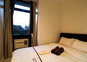 1 chambre, coffres-forts dans les chambres, fer et planche à repasser