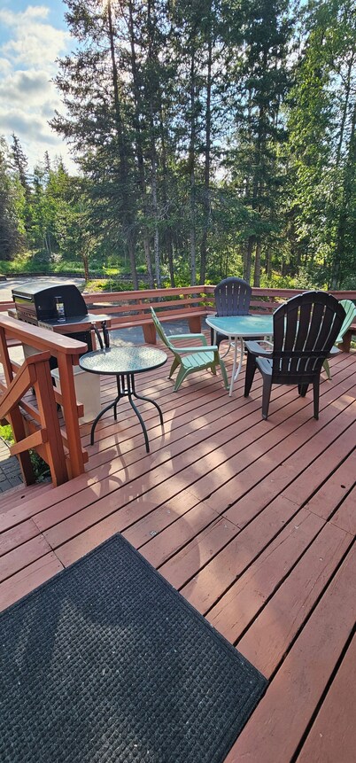 Home nestled in a private forest setting, mountain views, walk to Kenai Lake.