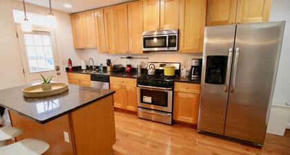 Capitol Hill Gem, Sleeps 6, Steps to Metro, Free Parking