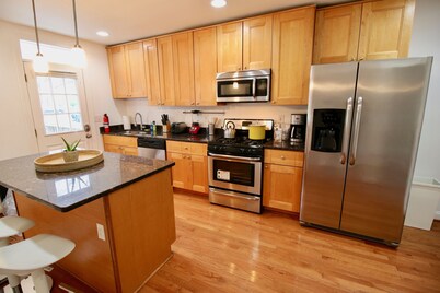 Capitol Hill Gem, Sleeps 6, Steps to Metro, Free Parking