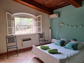 4 bedrooms, desk, iron/ironing board, free WiFi - Maison au Calme,avec Piscine, à 15mn de la Plage (Sainte-Maxime)