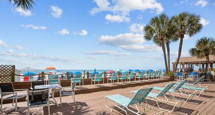 Coastal Charm: 1BR Oceanfront