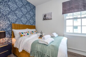 2 chambres, fer et planche à repasser, Wi-Fi, draps fournis