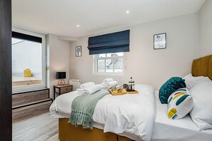 2 chambres, fer et planche à repasser, Wi-Fi, draps fournis